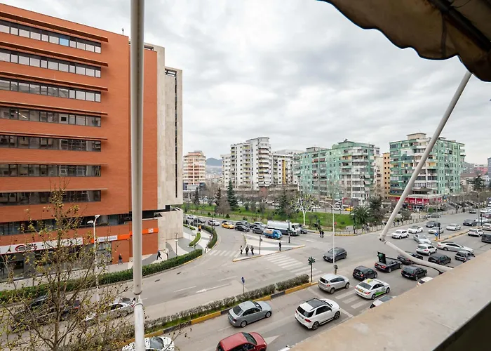 Tirent Apartment-spacious 2-bedroom In Delijorgji 地拉那