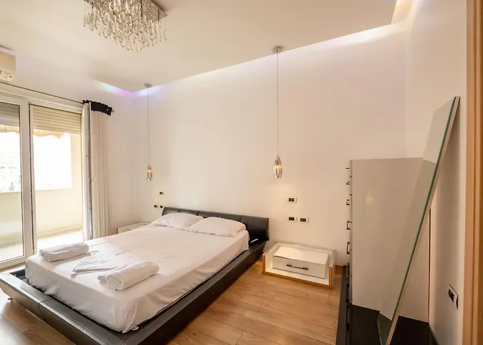 Tirent Apartment-spacious 2-bedroom In Delijorgji 地拉那