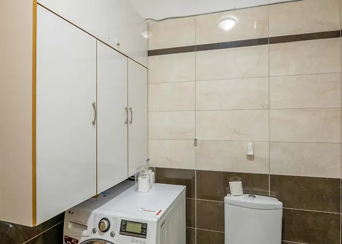 Tirent Apartment-spacious 2-bedroom In Delijorgji * 地拉那